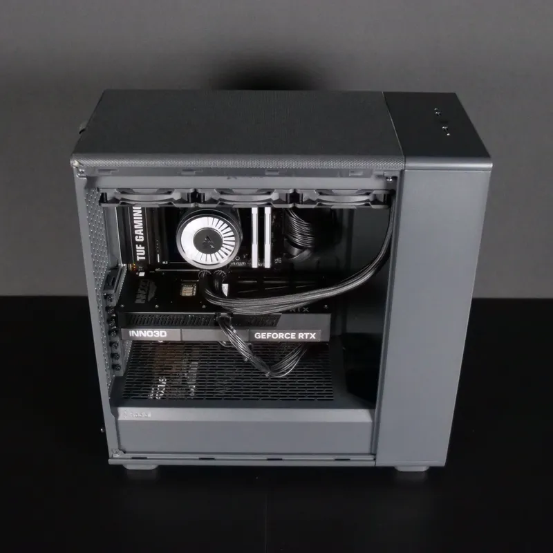 Fractal Design EPOCH XL in Schwarz, schräg von vorn