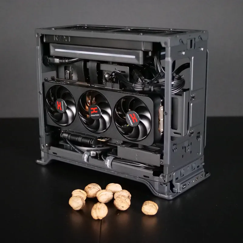 ERA 2 ohne Hülle: Grafikkarte mit drei Lüftern im Mini-ITX-Gehäuse