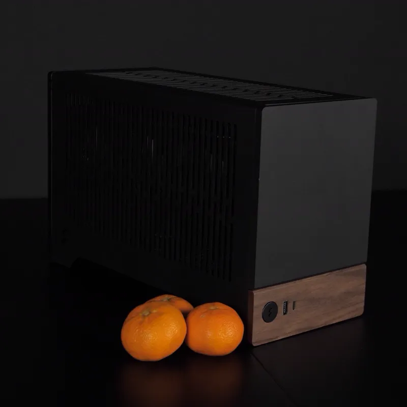 Fractal Design Terra geschlossen, schräg von vorn