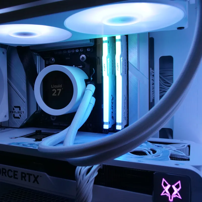 NZXT H3 Flow in Weiß, Kraken-Wasserkühlung und beleuchteter DDR5-Arbeitsspeicher