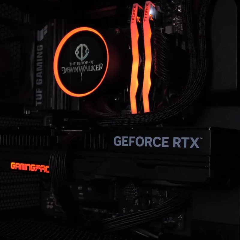 NZXT H5 Flow RGB in Schwarz, beleuchteter Innenraum mit Kraken-Wasserkühlung und GeForce-RTX-Grafikkarte