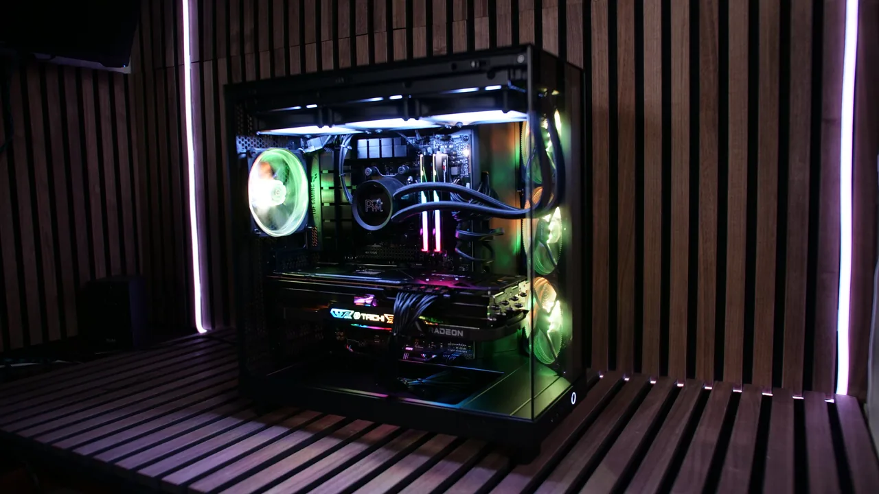 NZXT H6 Flow in Schwarz, farbig beleuchteter Beispielaufbau im Studio von vorn links
