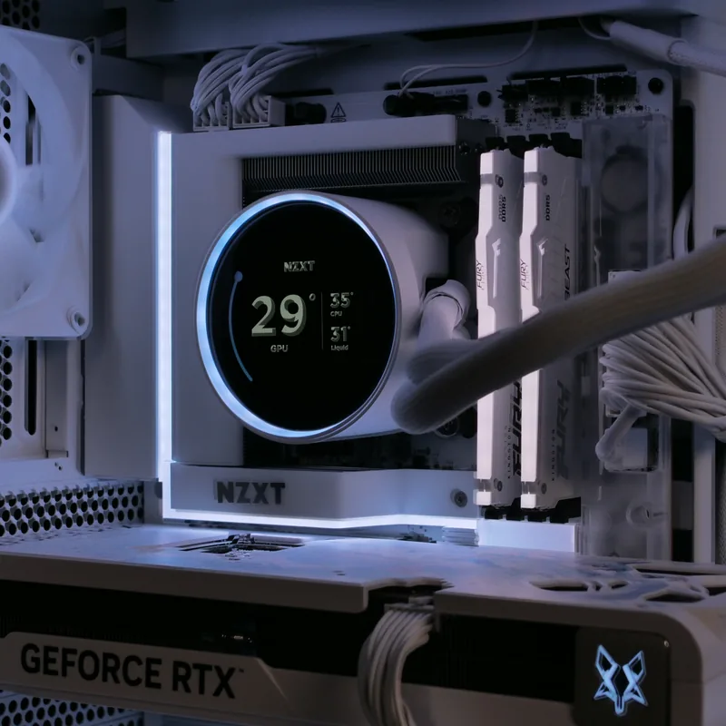NZXT H9 Flow in Weiß, Kraken-Wasserkühlung mit Display über der weißen GeForce-RTX-Grafikkarte