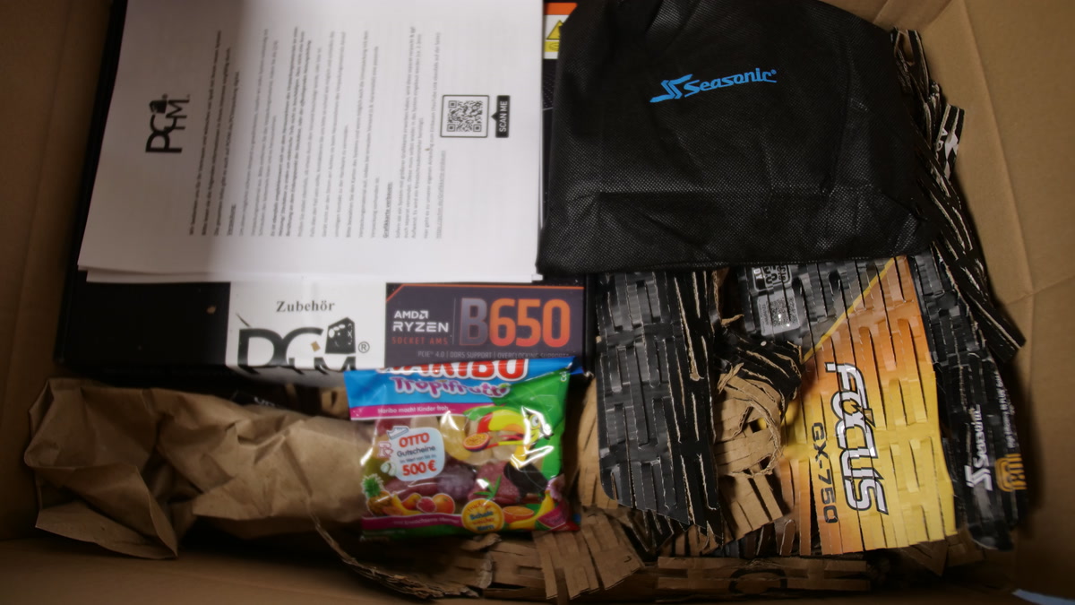 Zubehörbox mit Unterlagen und Kabeln eines PCHM-PCs