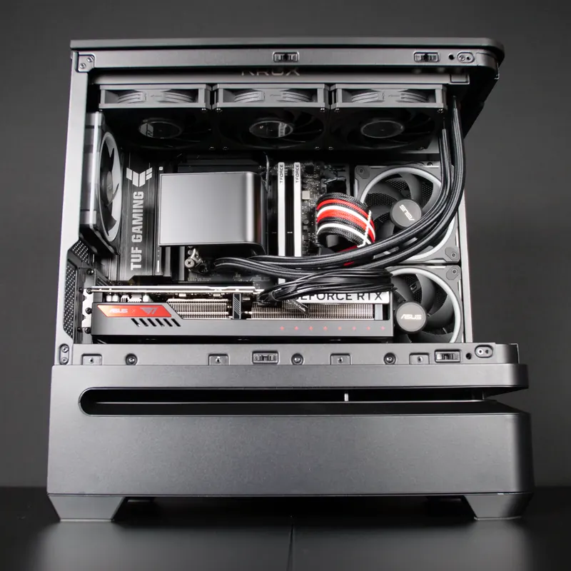 SKT T1 Special Edition im ASUS Prime AP202, unbeleuchtet