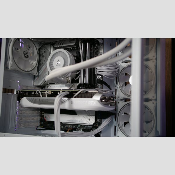 PCHM Einzelstück - High-End Gaming PC WHITE - 7800X3D Grafikkarte nach Wahl