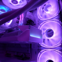 MAKI PLAYOFFS High-End Gaming & Streaming PC | White | RTX 5070ti | Ryzen 7 | Konfigurierbar