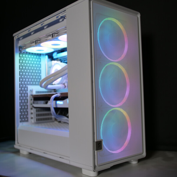 Fractal EPOCH XL White mit RTX 5070 Ti
